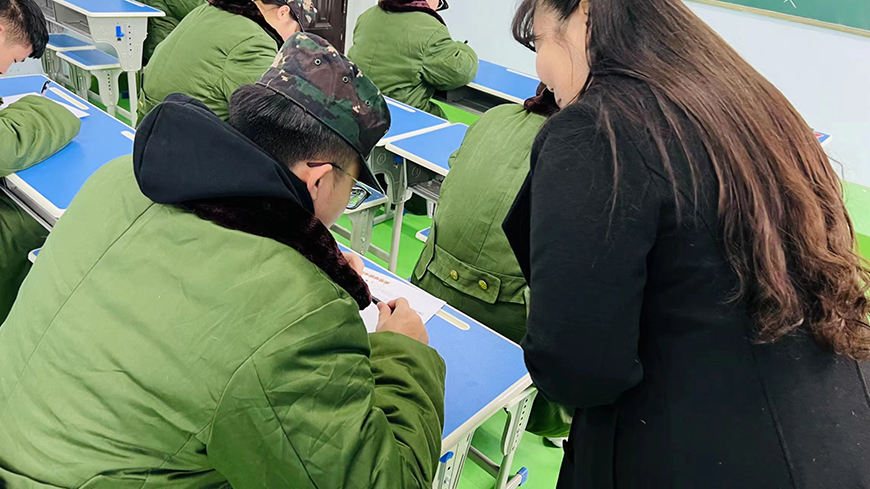 励萱叛逆