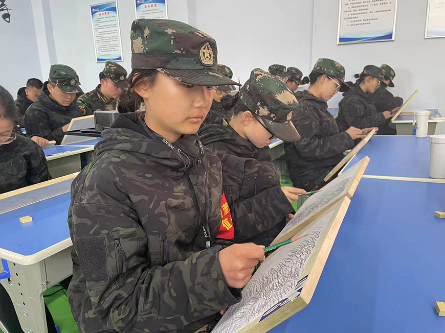 励萱叛逆