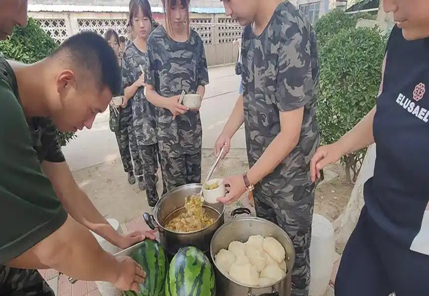 <"叛逆"