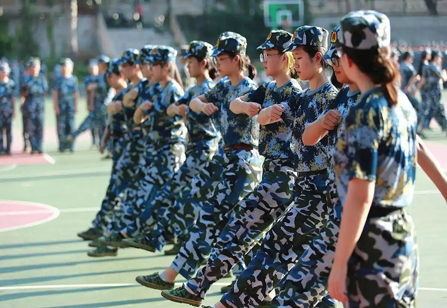 <"叛逆"