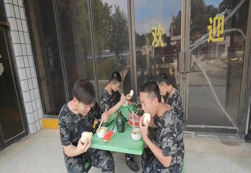 <"叛逆"