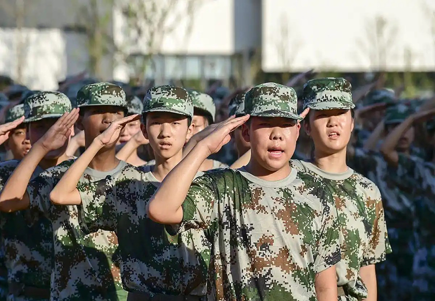 <"叛逆"