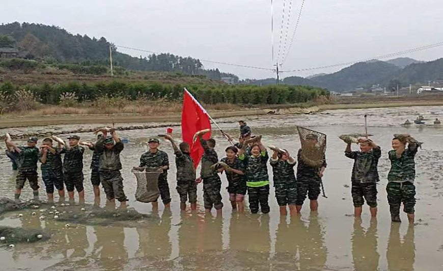 <"叛逆"