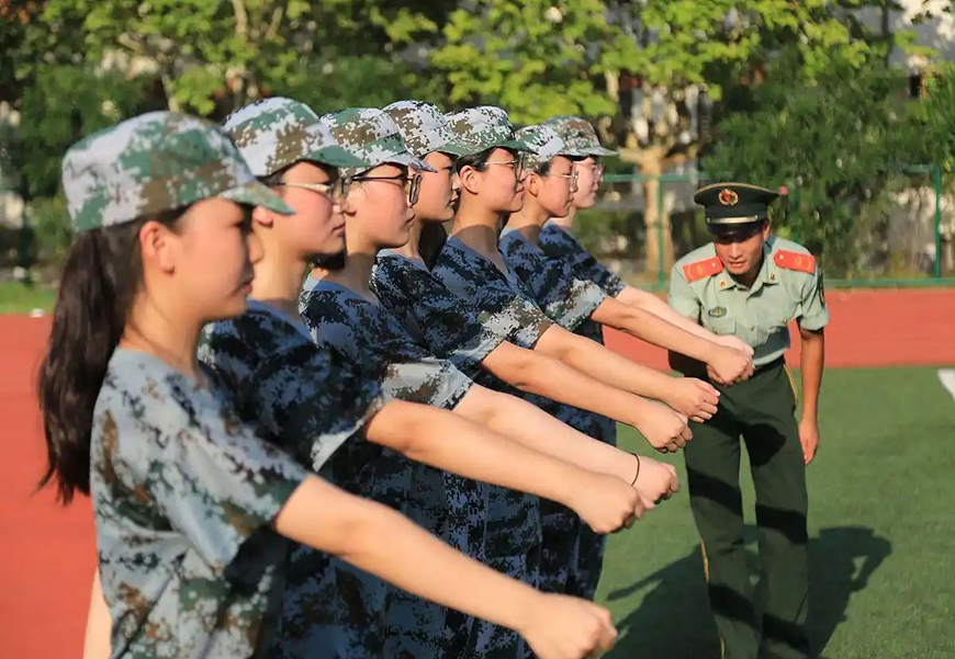 <"叛逆"