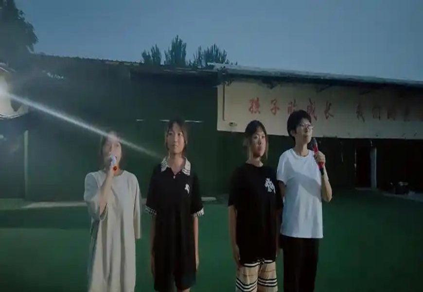 <"叛逆"