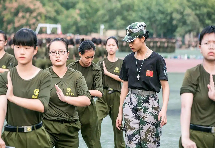 <"叛逆"