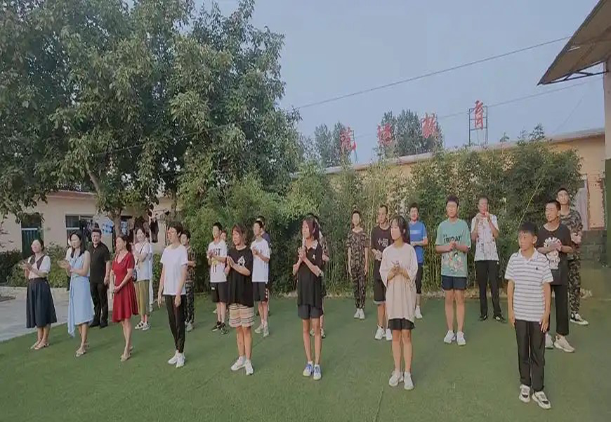 <"叛逆"