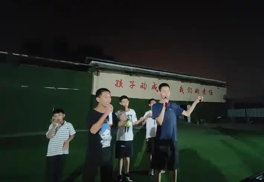 <"叛逆"