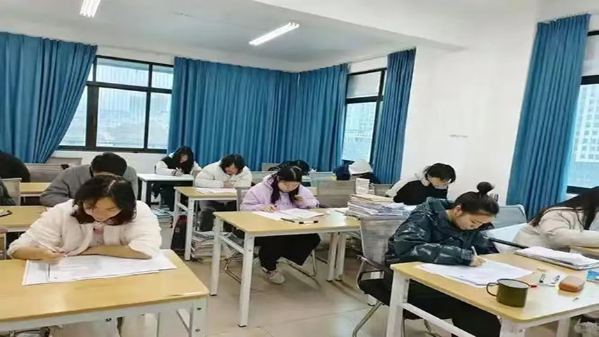 <"叛逆"