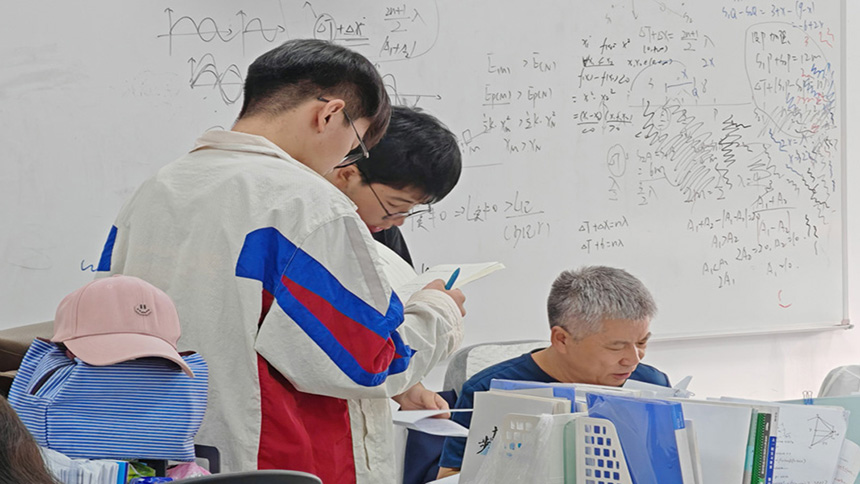 <"叛逆"