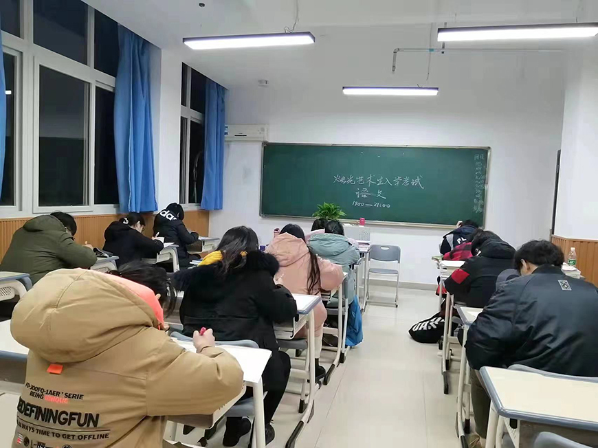 <"叛逆"