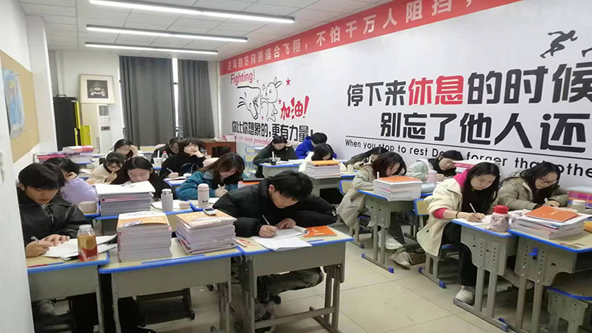 <"叛逆"