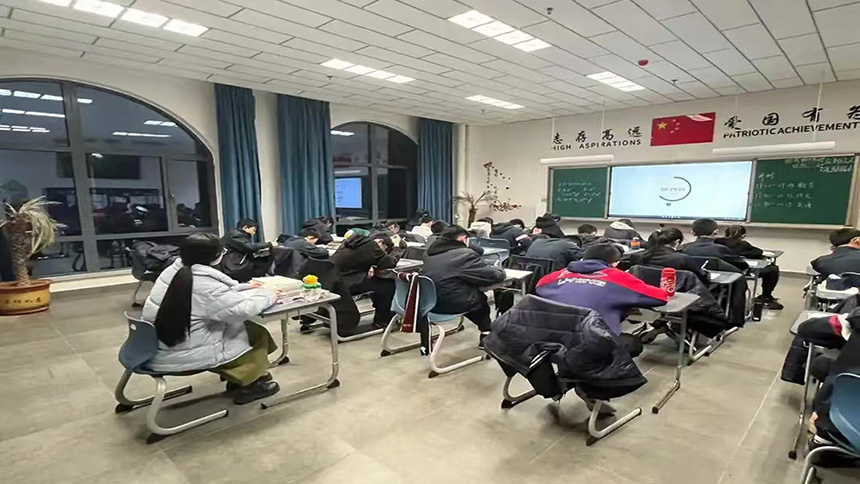 <"叛逆"