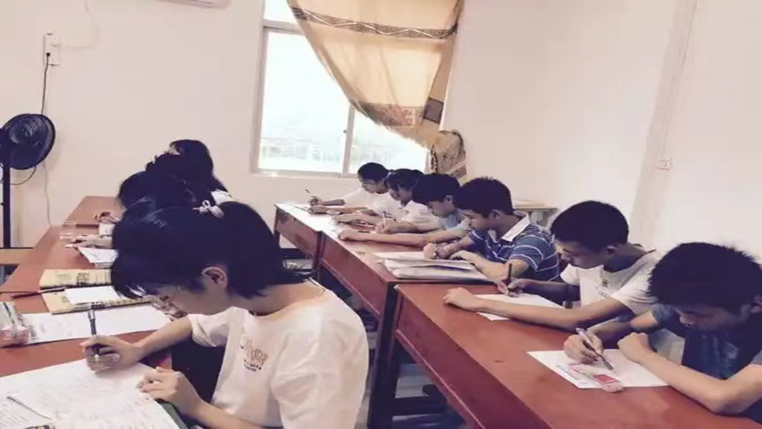 <"叛逆"