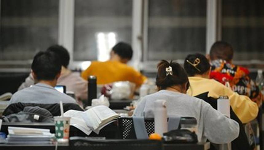 <"叛逆"
